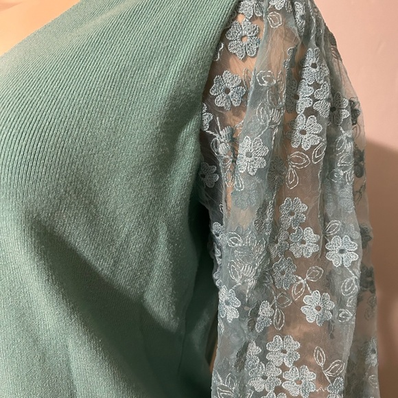 Sioni Green Lace Sleeve Blouse - Picture 4 of 5